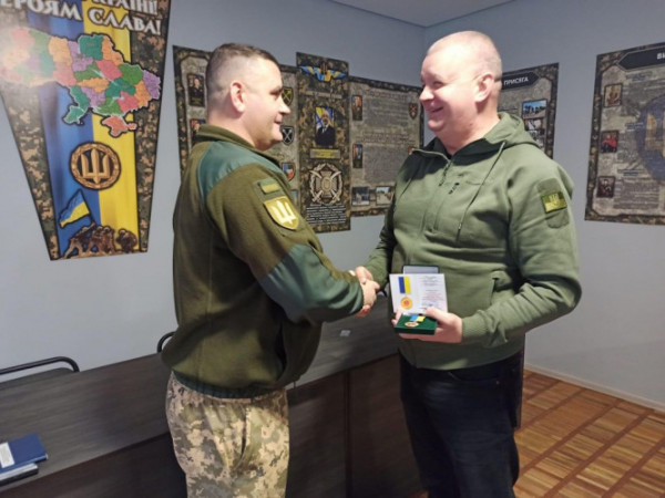 Волинський волонтер отримав нагороду від Міністра оборони та Головнокомандувача ЗСУ