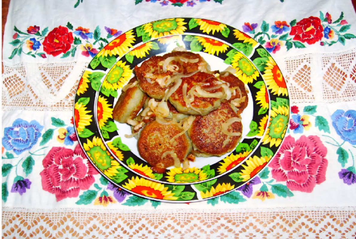 Від борщу з в'юнами до бобівників: що готували прабабусі на Волині?