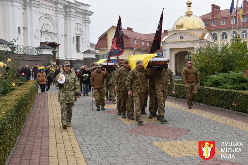 У Луцьку провели в останню путь Вадима Глобу та Миколу Язиніна, які загинули на Донеччині