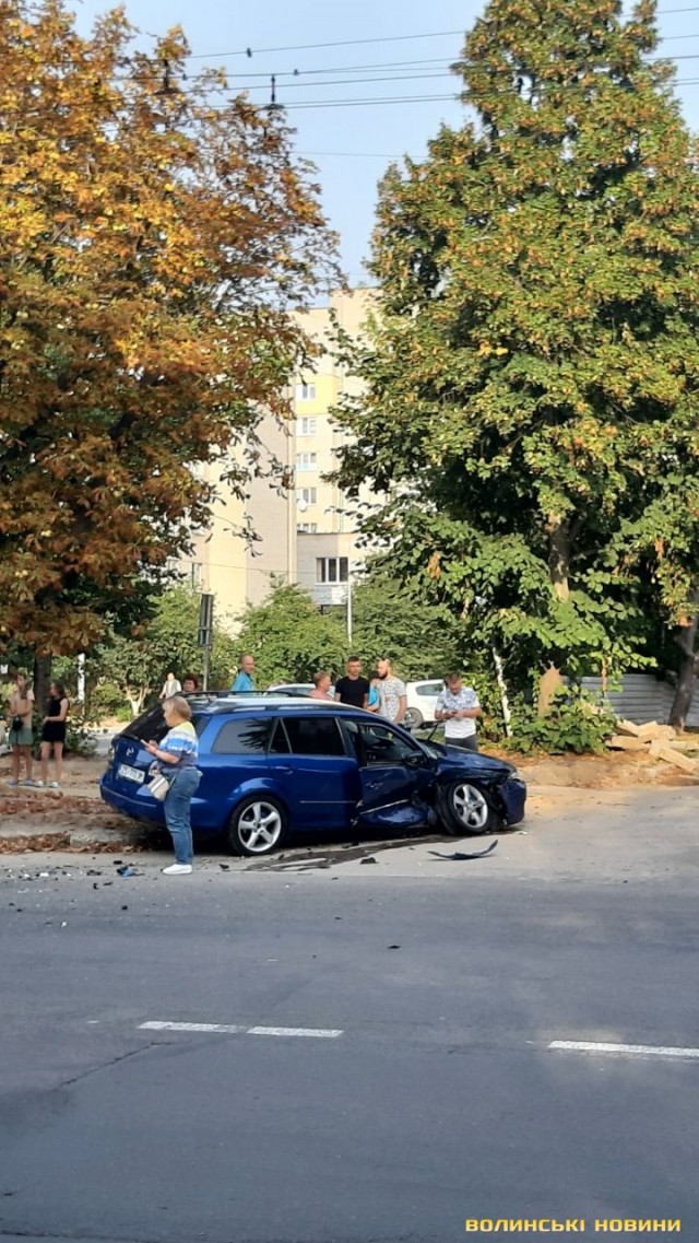 ДТП у Луцьку: зіткнулися два автомобілі, постраждав пасажир