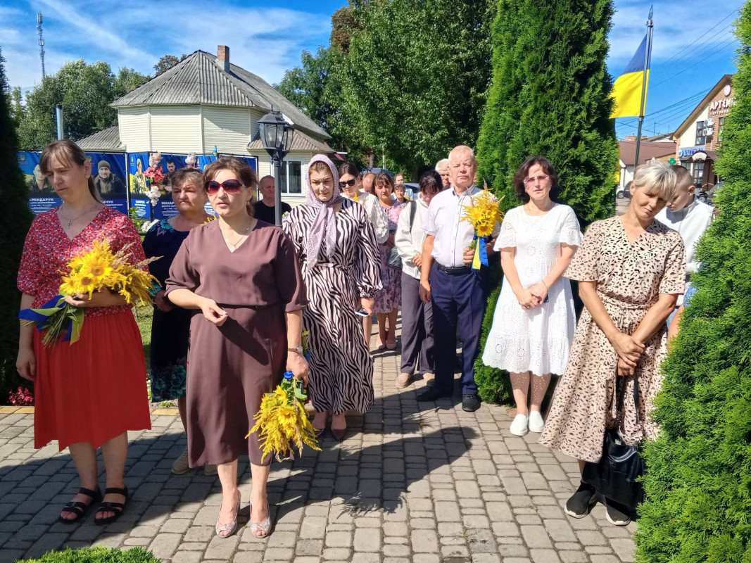 На Волині мати загиблого воїна встановила Хрест материнської любові на Алеї Слави