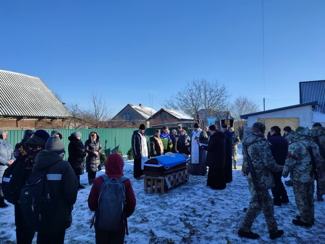 Майже 10 місяців Захисник вважався безвісти зниклим: на Волині попрощалися із загиблим військовослужбовцем Павлом Луценком