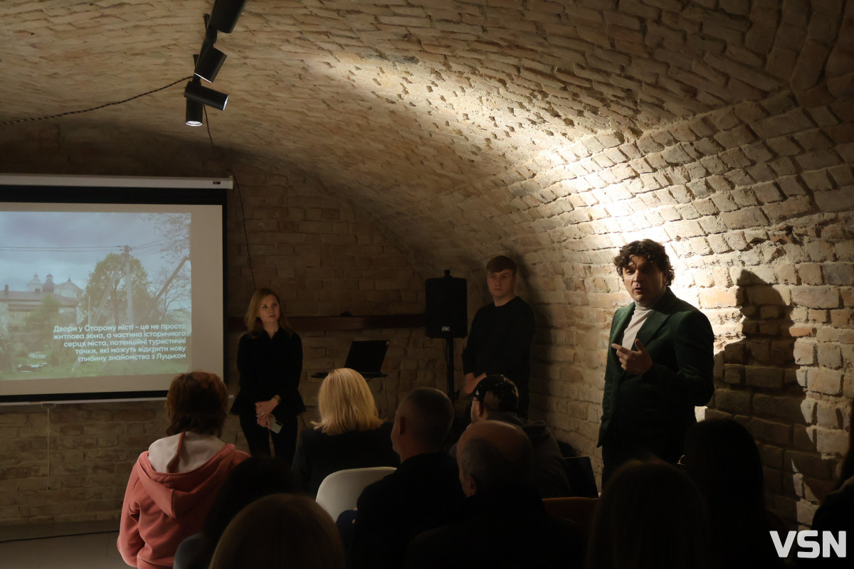 Як планують реорганізувати двори на вулиці Братковського у Луцьку? Фоторепортаж