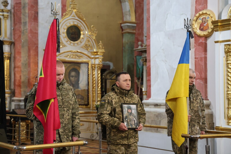 Навіки 24: у Луцьку попрощалися із загиблим Героєм Олександром Повхом