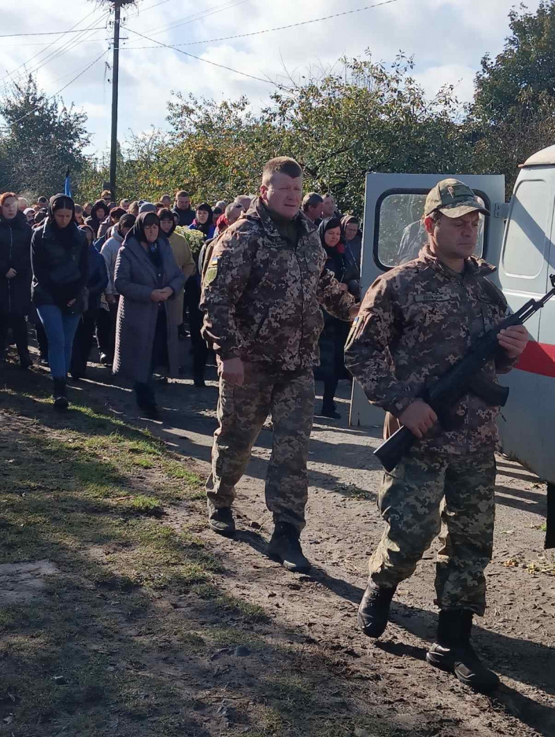 Загинув від авіаудару: на Волині до місця останнього спочинку провели загиблого Героя Дмитра Мозговенка