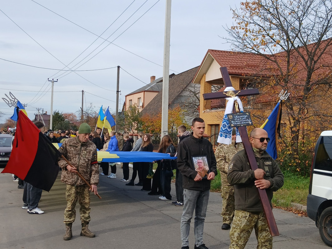 «На щиті» до рідного дому навіки повернувся Герой Петро Оверчук