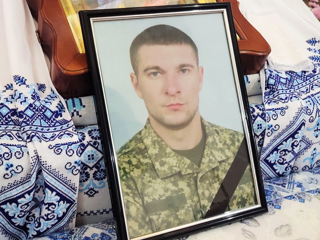 Майже два роки рідні чекали на диво: на Волині провели в останню путь Василя Шуміка