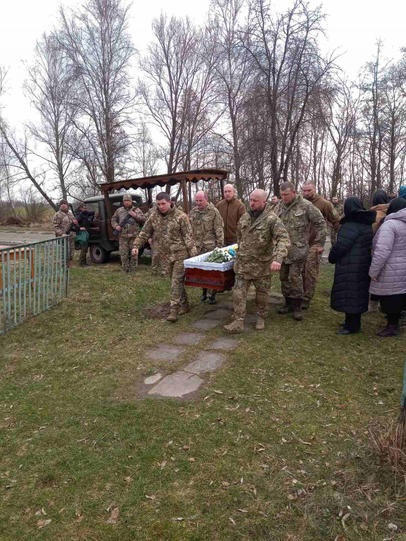 У громаді два прощання в один день: на Волині поховали Героя Олександра Оленича