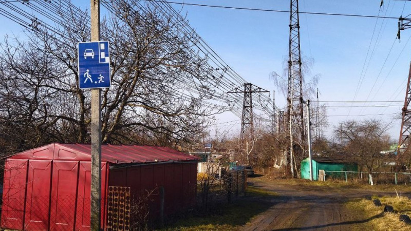 На стихійний авторинок у Луцьку скаржаться місцеві жителі: у чому причина