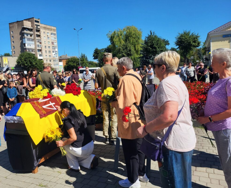 Після 22 місяців невідомості навіки додому повернувся Герой з Волині Олег Бортнік