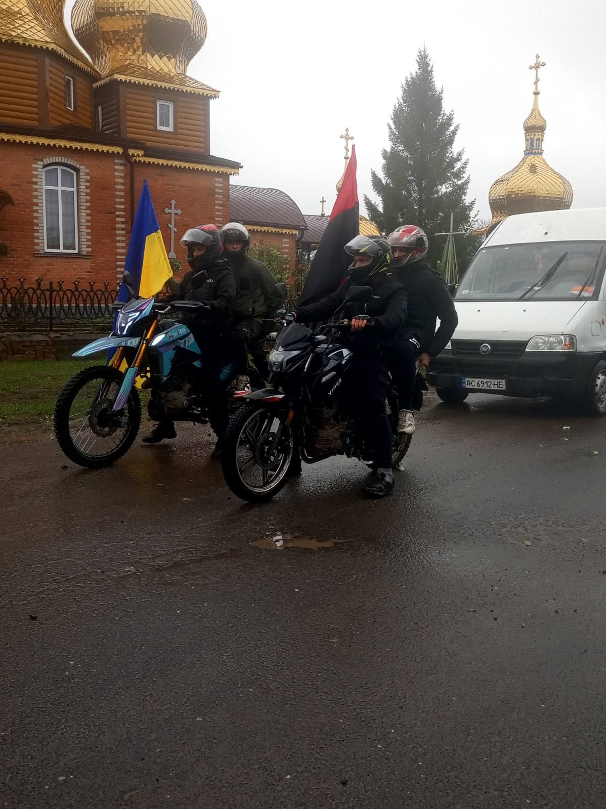 Поліг у боях за Україну: на Волині попрощалися з Героєм Петром Грисюком