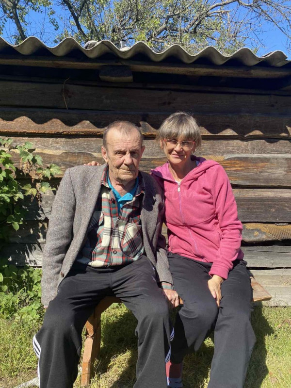 Жив сам у селі на Донеччині з обгорілими ногами: історія дідуся, який переїхав на Волинь