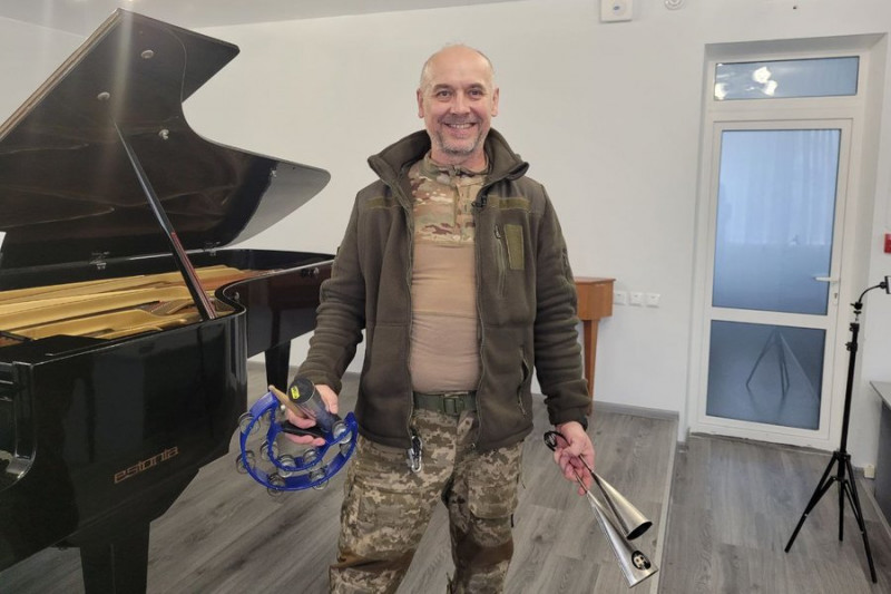 Музикант, який став військовослужбовцем: викладач луцької музшколи прийшов у відпустку