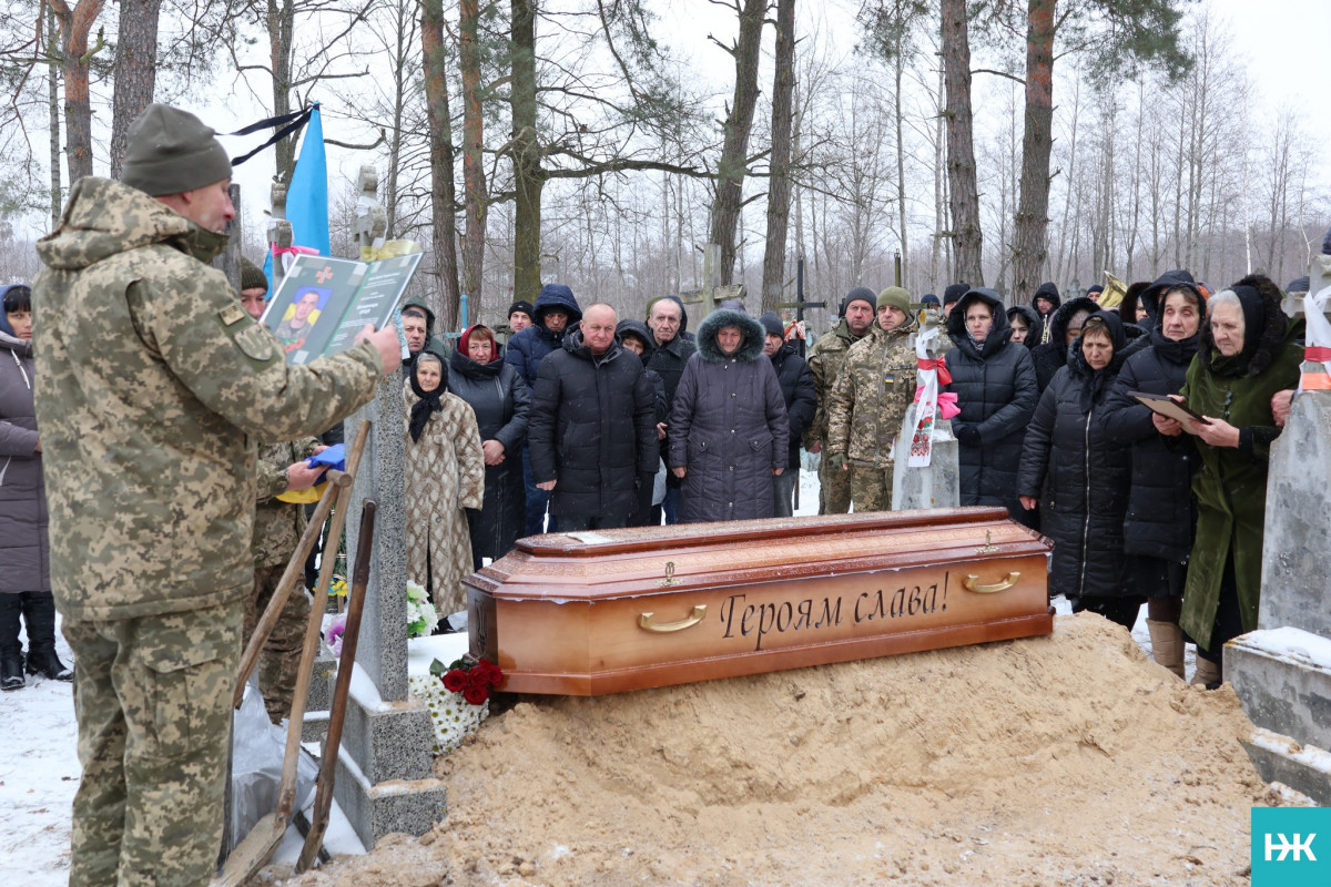 Довгою була остання дорога додому: на Волині попрощалися з воїном Володимиром Сірцем