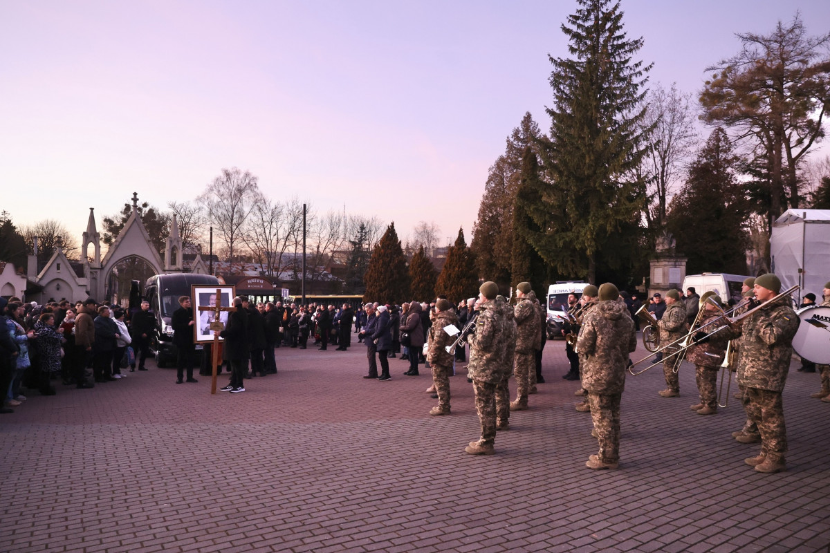 Військовий оркестр Волині провів в останню путь народного артиста Степана Гігу