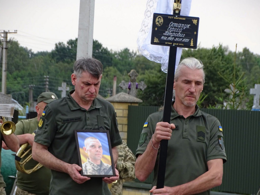На Волині попрощалися з 43-річним військовослужбовцем Сергієм Остапуком