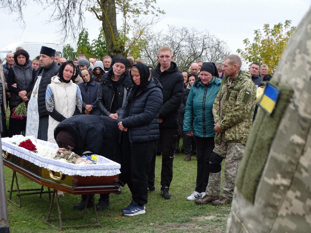 Загинув у ДТП під час відпустки: на Волині попрощалися з військовим Петром Костровським