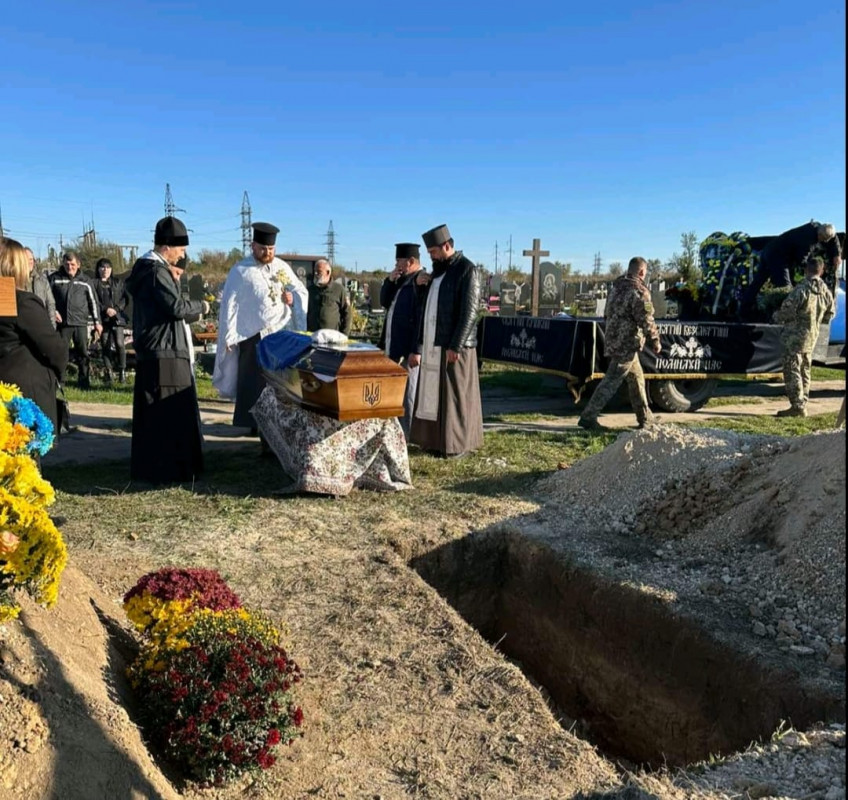 Близько півтора роки вважався зниклим безвісти: на Волині в останню дорогу провели полеглого захисника Миколу Поручника