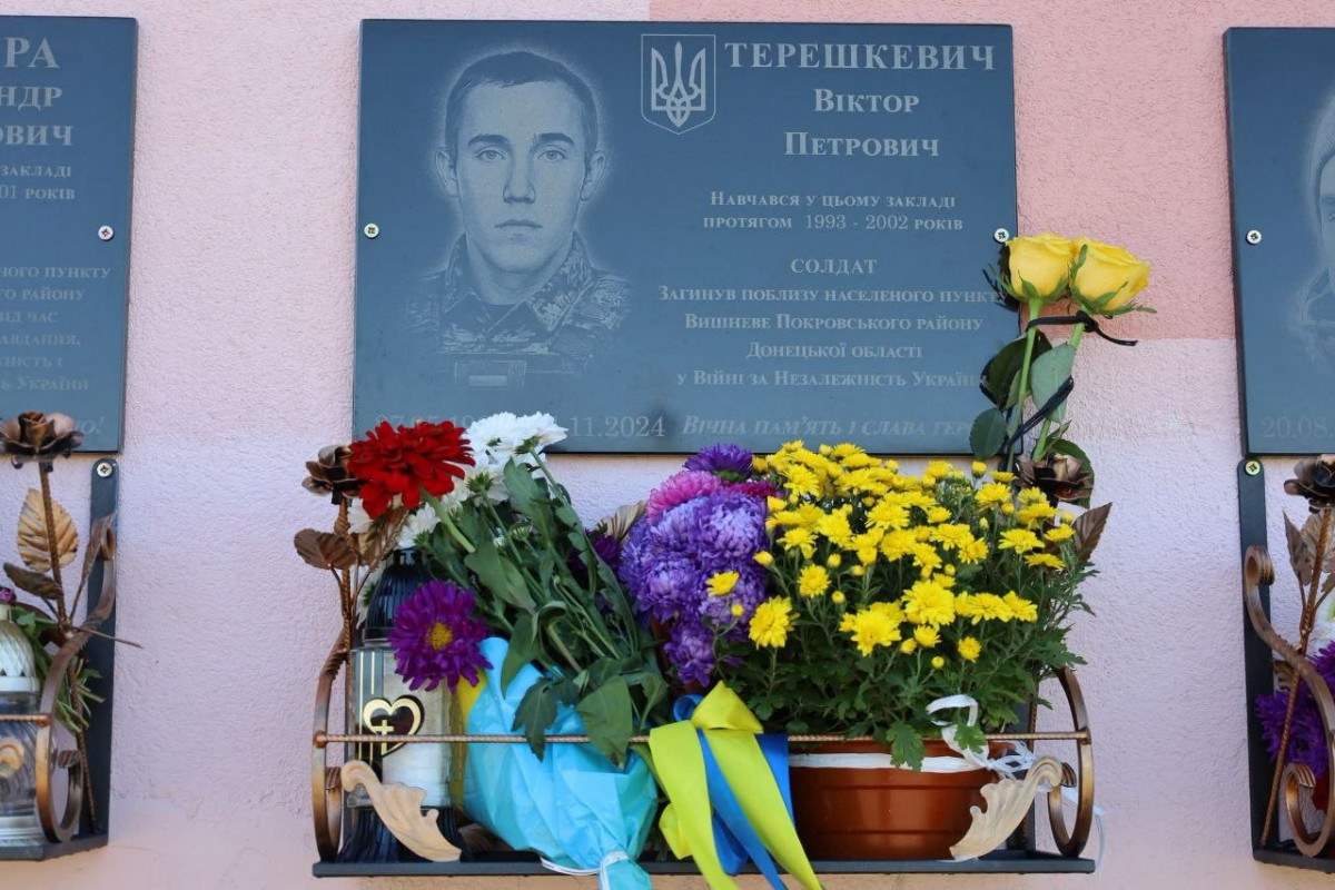 У громаді на Волині відкрили меморіальні дошки чотирьом полеглим захисникам-випусникам
