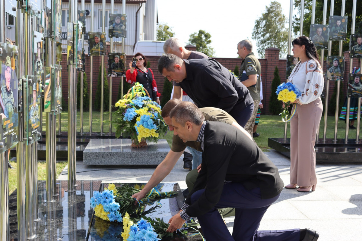 «Герої не вмирають»: у громаді на Волині відкрили Меморіал воїнам