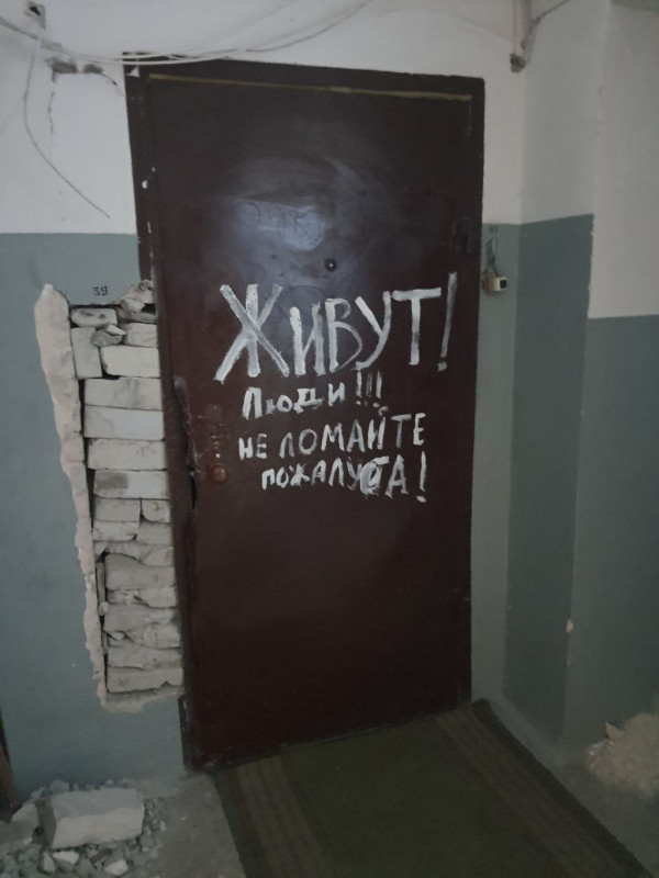«У Маріуполі темно щодня, навіть якщо є сонце»: показали жахливі руйнування міста