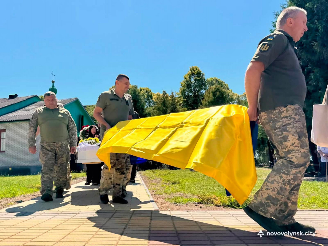 На Волині попрощалися із 26-річним захисником Дмитром Роотом