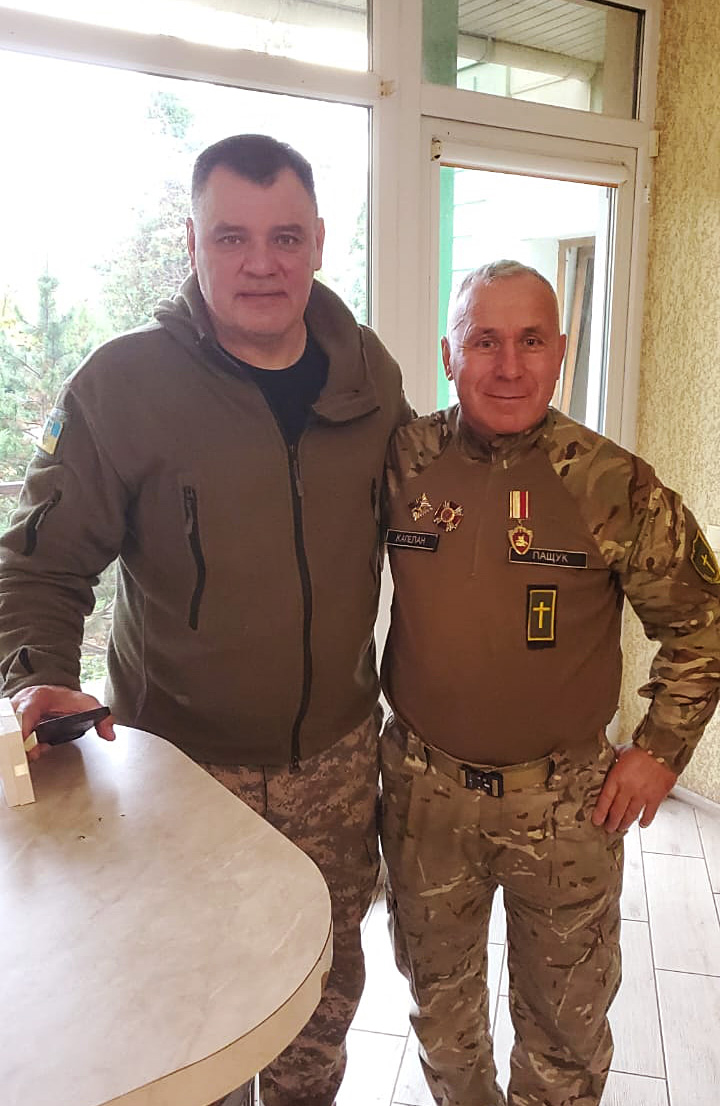 Волонтер, капелан, батько 13 дітей з Волині щотижня їздить на фронт до бійців