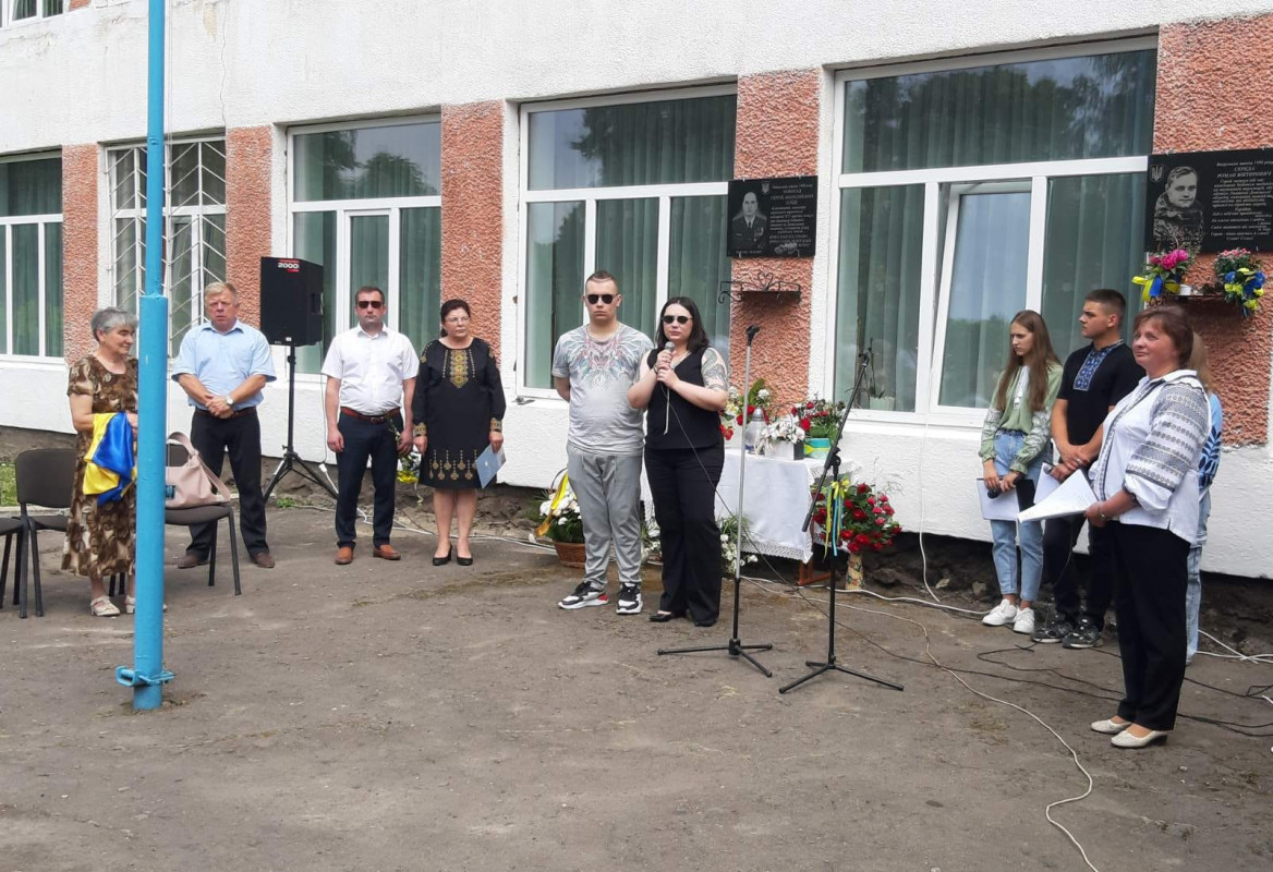 Героїчно загинув на Донеччині: у школі на Волині відкрили меморіальну дошку підполковнику вертолітної ескадрильї ЗСУ