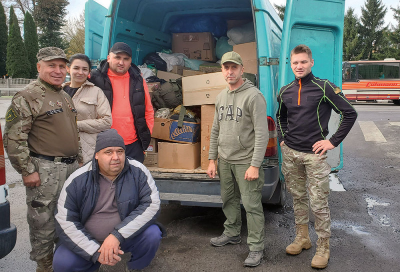 Волонтер, капелан, батько 13 дітей з Волині щотижня їздить на фронт до бійців