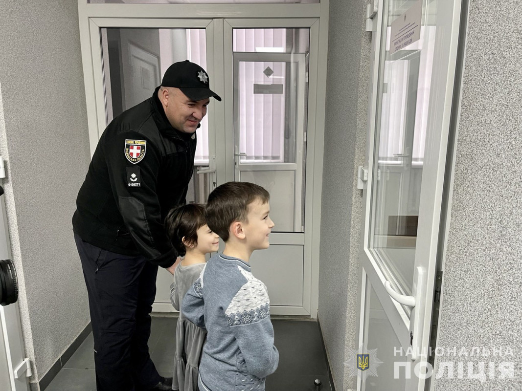 Сюрприз до свята Миколая: сім'ї загиблого молодого капітана поліції з Луцька вручили ключі від квартири