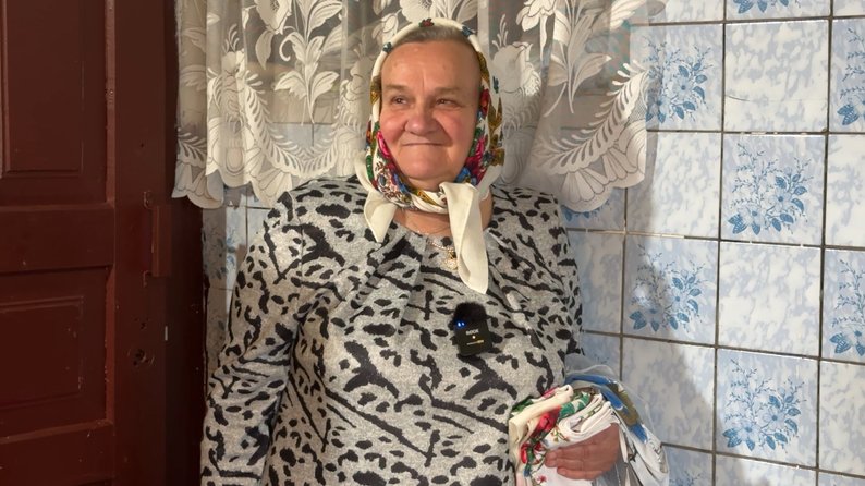 Кидають копійки, щоб молоді були багаті: як на Волині випікають та прикрашають весільний коровай