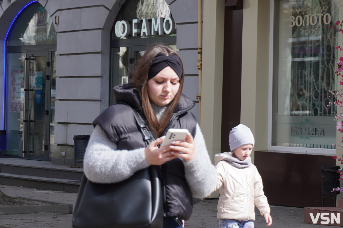 Через атаку дронів у Луцьку значно пошкоджено склади «Сімі» та «Сім23»: волинян просять підтримати мережу