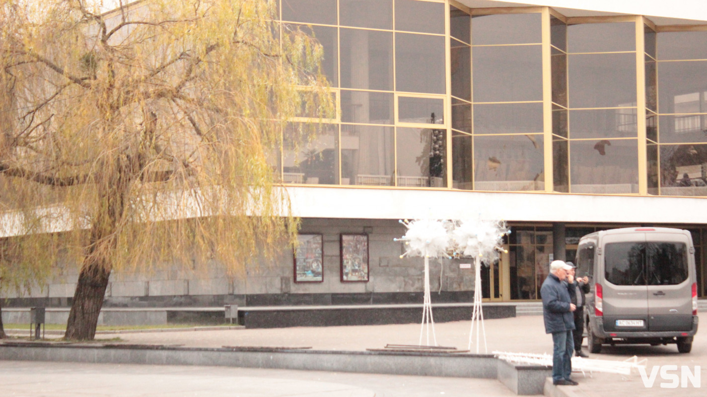 Луцьк в очікуванні свята: ялинки прикрашені, місто готується до Різдва