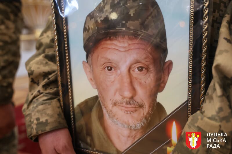 Двоє захисників повернулися додому назавжди: у Луцьку попрощалися з Василем Тихим і Максимом Василевським