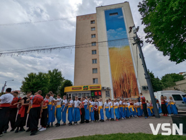 У центрі Луцька провели яскраве свято для дітей