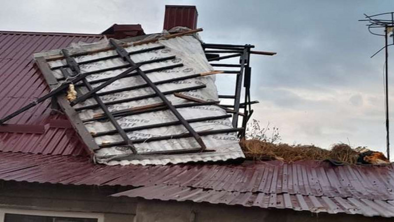 У селі поблизу Луцька удар блискавки зруйнував будинок