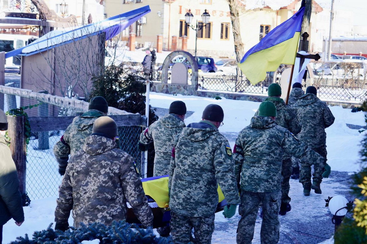 Ворожий обстріл обірвав життя: на Волині попрощалися з полеглим воїном Олександром Денисюком