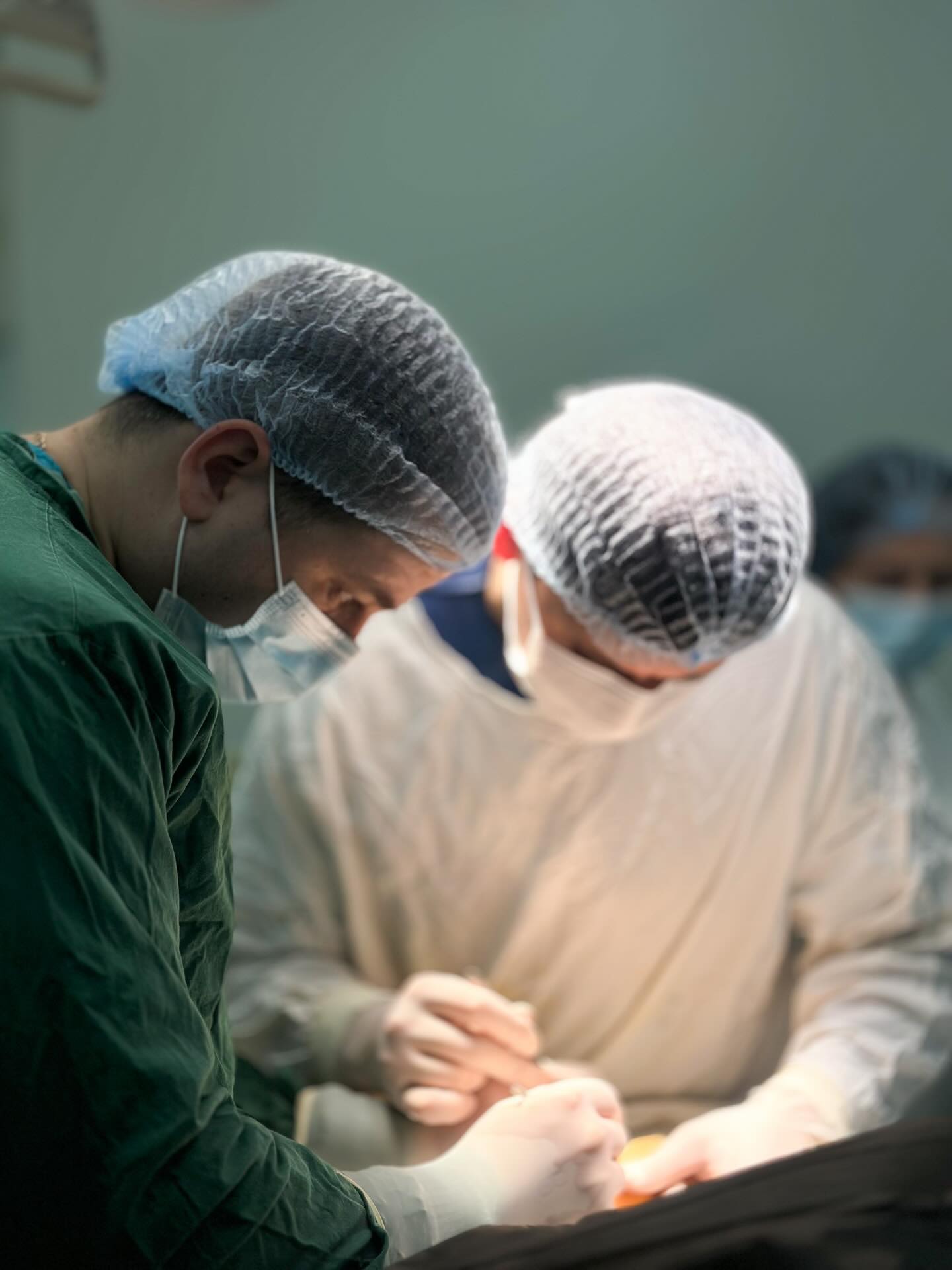 Рідкісне хірургічне втручання: волинські травматологи прооперували обидві п’яти одночасно