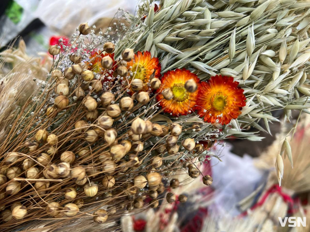 У Луцьку вже продають дідухи на свята: з чого роблять та скільки коштує