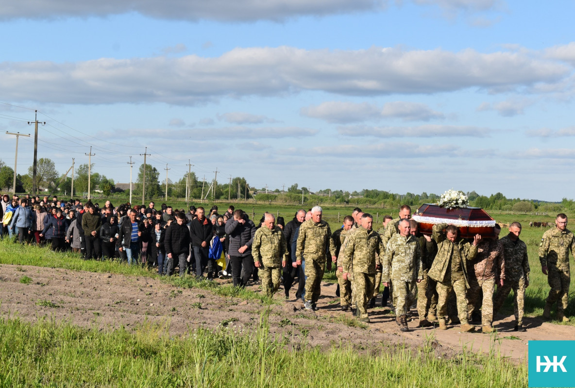 Трагічні Великодні свята: на Волині попрощалися із молодим Героєм Русланом Литвинчуком