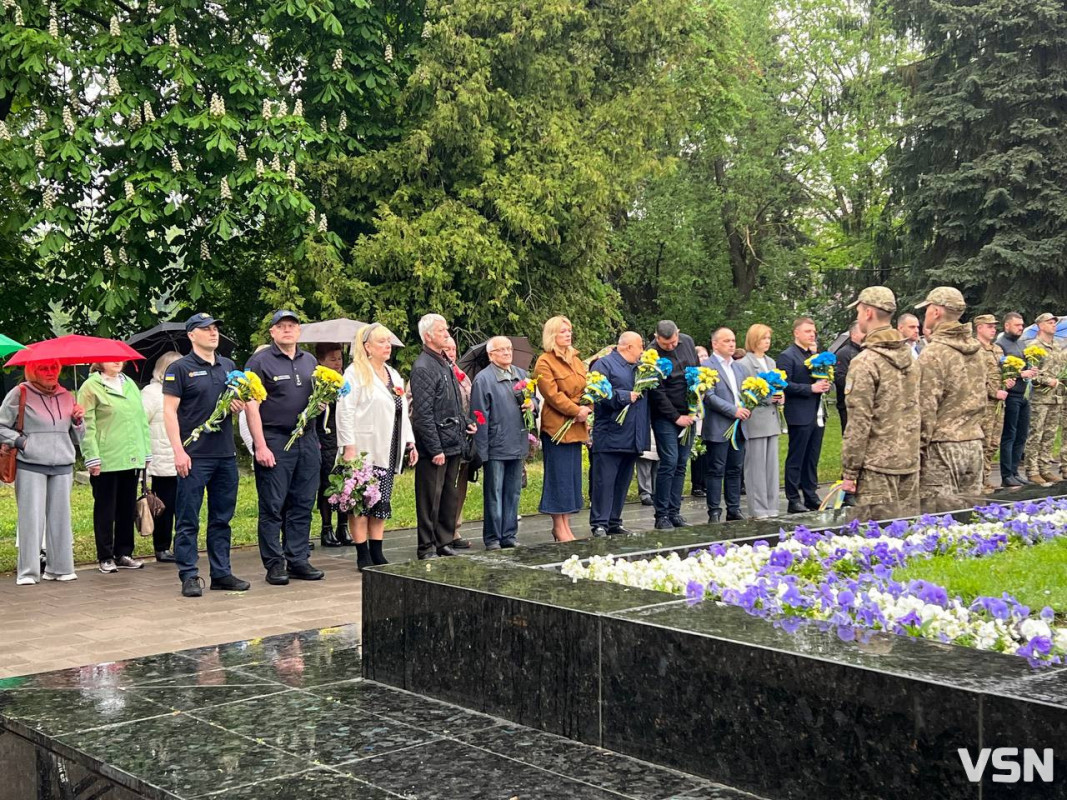 «Згадуємо невинно убієнних червоною і коричневою чумою українців»: у Луцьку вшанували пам’ять загиблих у Другій світовій війні