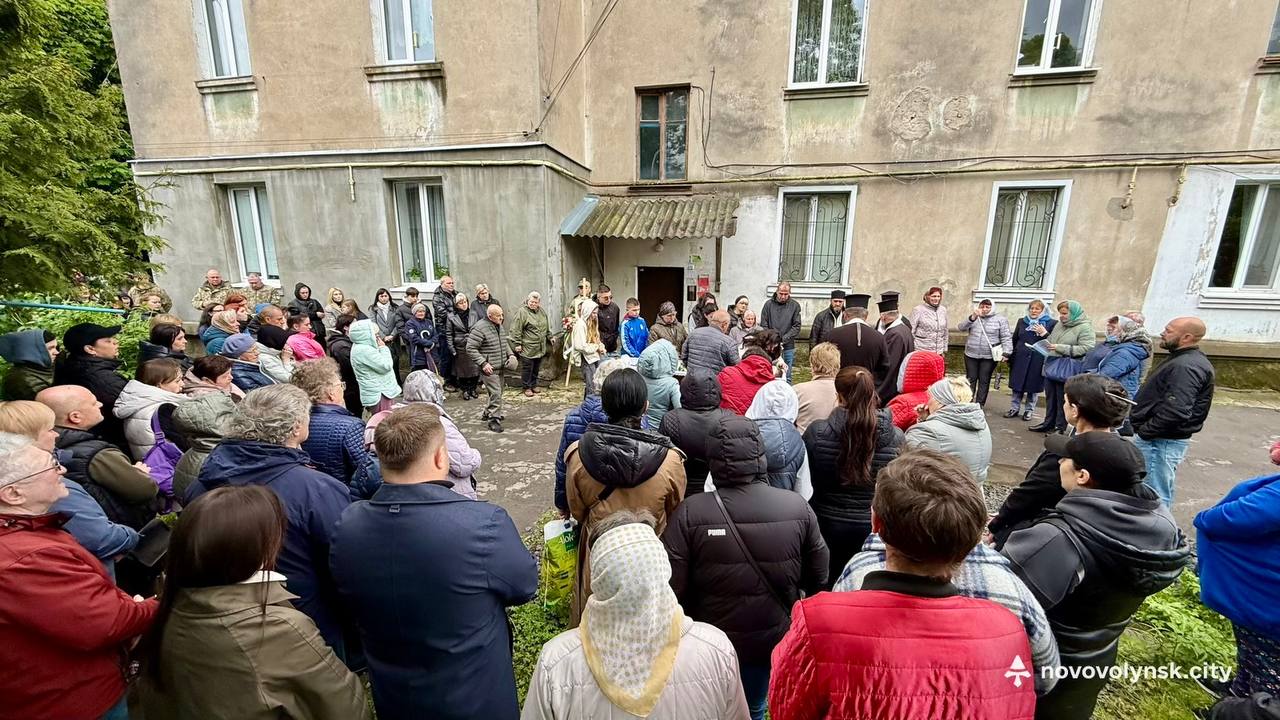 Двоє дітей без батька, дружина без опори: на Волині попрощалися з Героєм Максимом Єгоровим