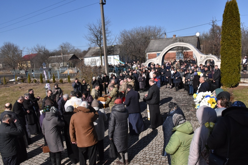 Дорогою додому зупинилося серце: на Волині попрощалися із військовим Анатолієм Стасюком