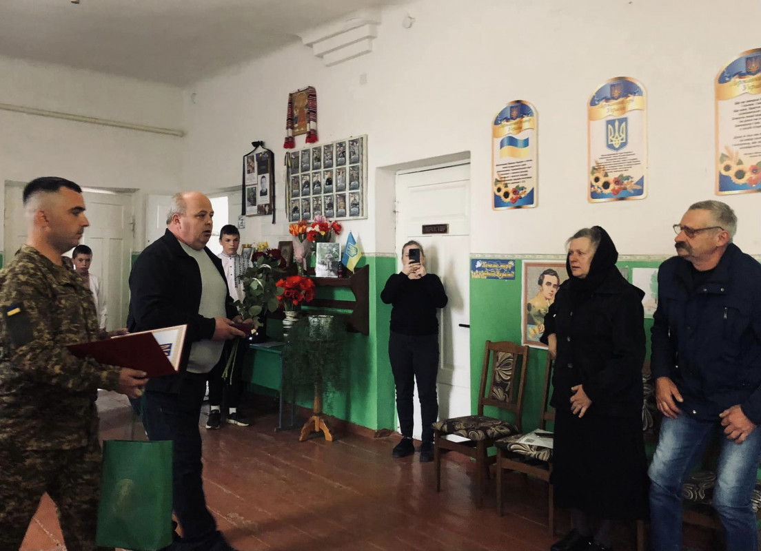 Посмертну нагороду отримали батьки: волинянина Олега Олеся відзначили орденом «За мужність»