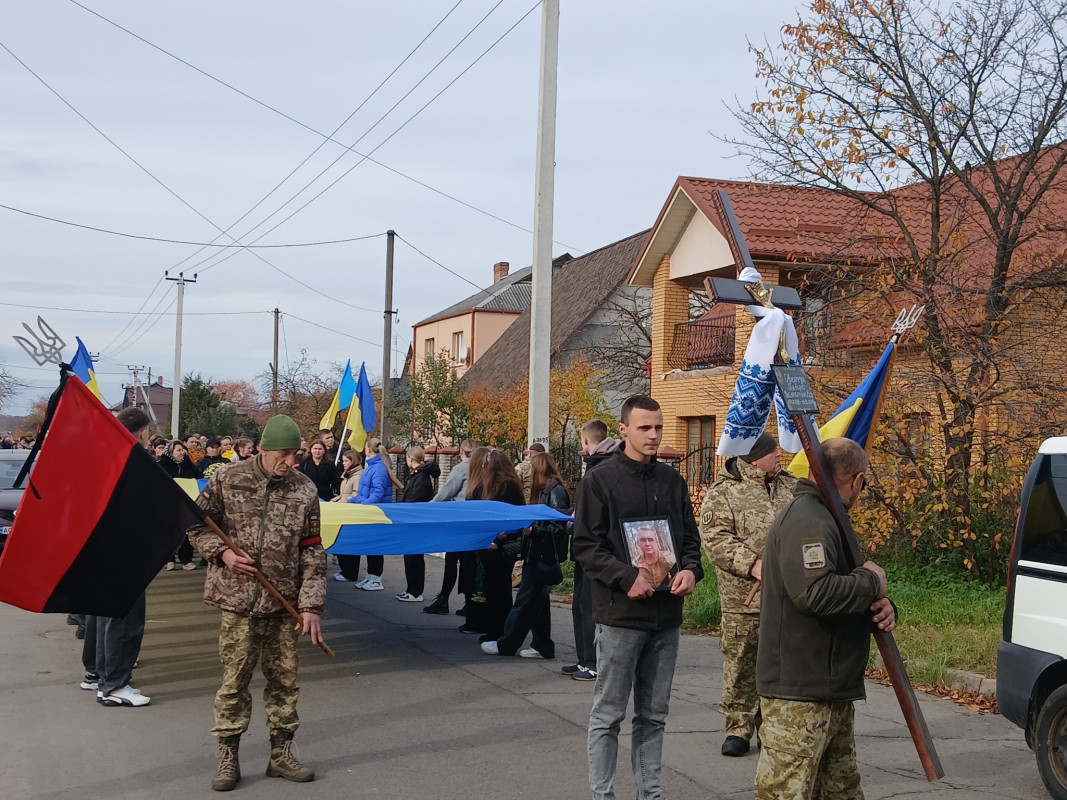 «На щиті» до рідного дому навіки повернувся Герой Петро Оверчук