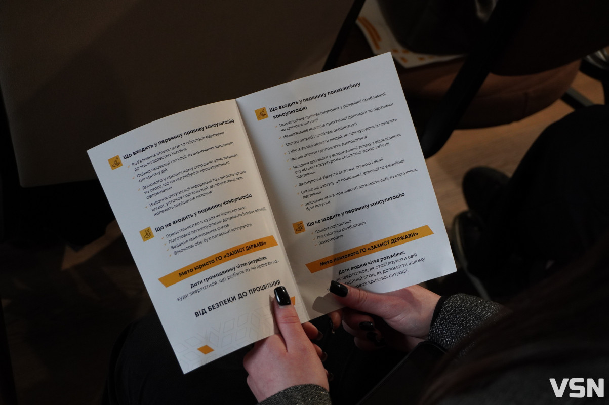 Люди не знають, що повинен робити депутат: у Луцьку обговорили парламентську кризу під час війни