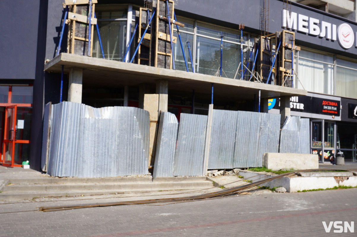 Скандальне будівництво біля РАЦСу у Луцьку: без документів, власників і контролю