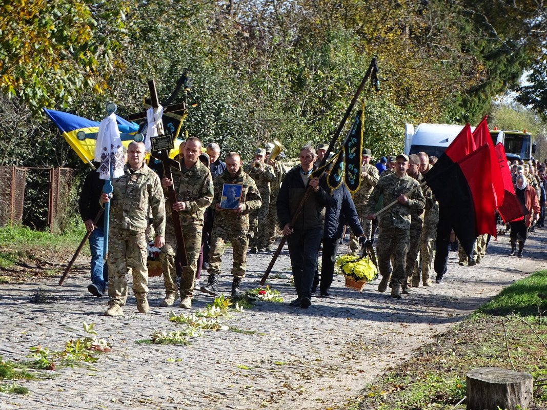 Волинь втратила ще одного воїна: в останню земну дорогу провели Героя Миколу Ковальчука