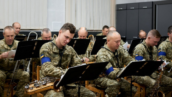 «З кожним похороном додається сива волосина», – музиканти військового оркестру про свою роботу