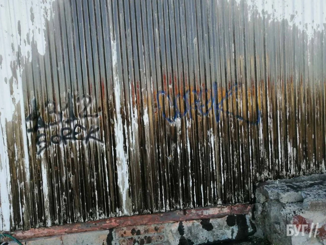 Після пів року тиші напади відновилися: на Волині втретє облили мастилом кіоск підприємця